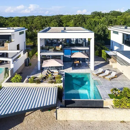 First Middlearth Villa *