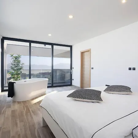 Villa First Middlearth